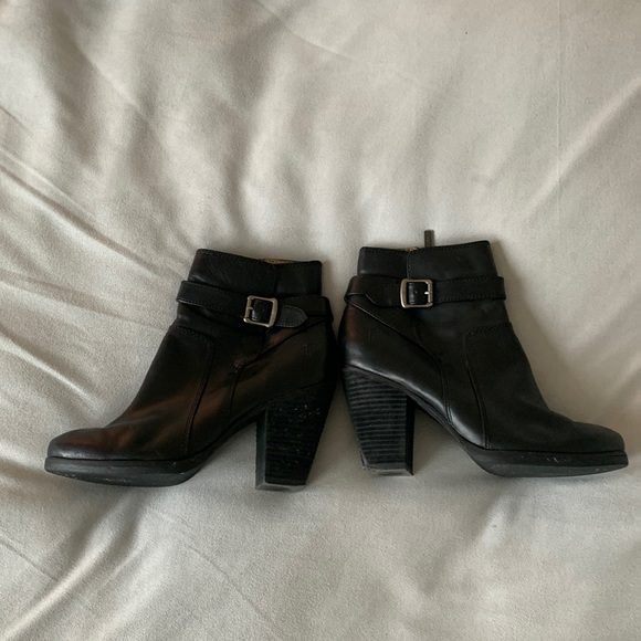 Frye Patty Riding Bootie Black Leather Block Heel Size 6.5 - Picture 3 of 11